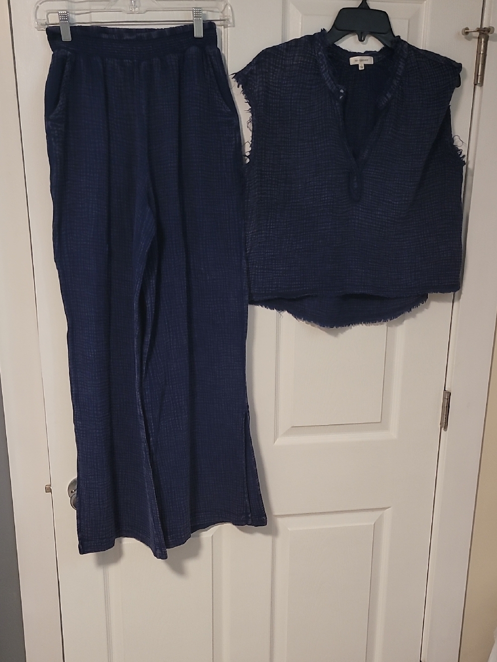 Navy Wide-Leg Pants & Sleeveless Top Set - Lightweight